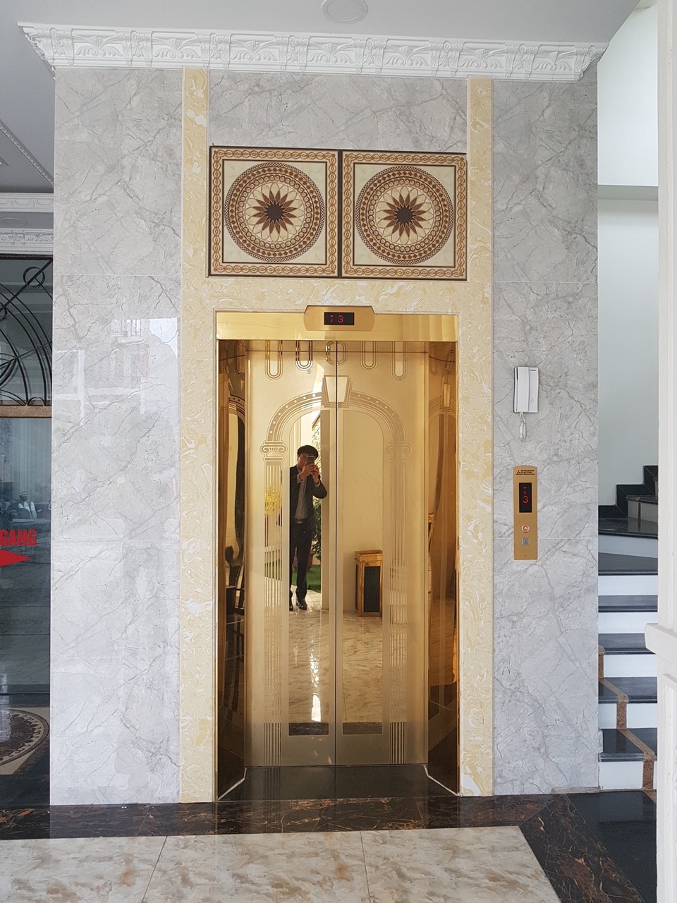 Mẫu thang máy biệt thự sang trọng