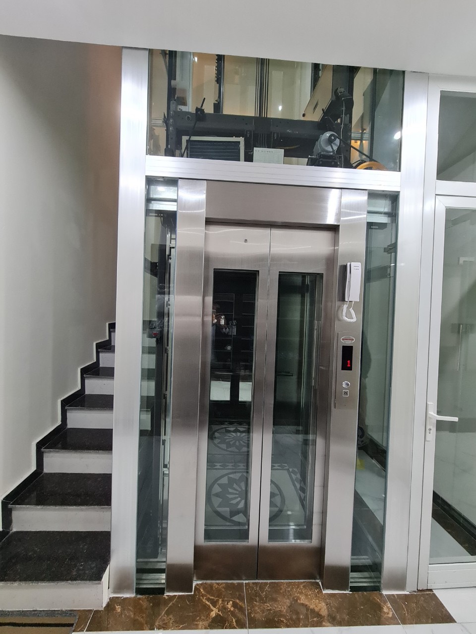 Ưu nhược điểm của thang máy không hố pit
